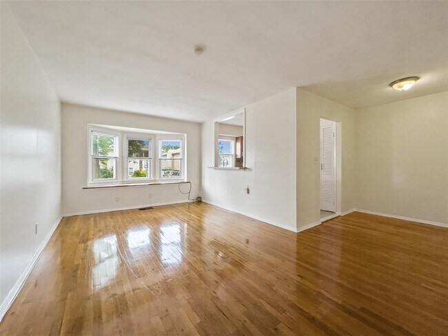 Building Photo - 36 Briarwood Rd