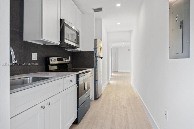 Photo - 1721 SW 13th St Apartment