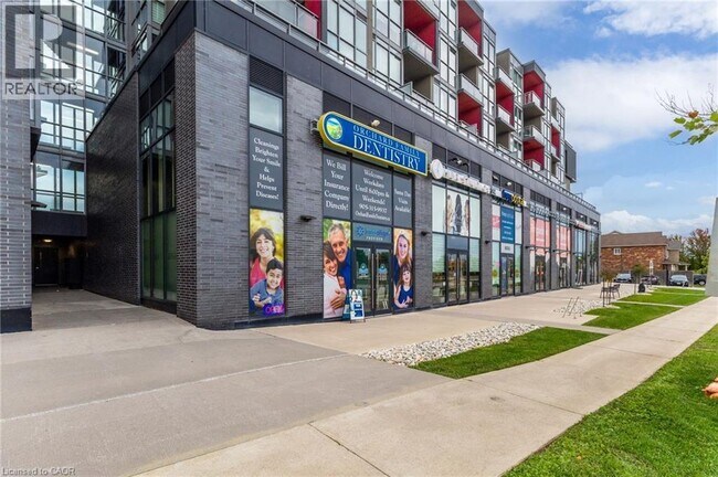 Photo du bâtiment - 5220 Dundas St