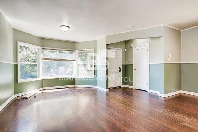Foto del edificio - LOCATION, LOCATION, LOCATION! Spacious S Portland Home Walking Distance to PSU and Downtown! MUST...