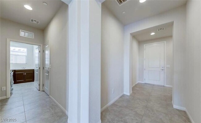 Building Photo - 1029 Via Gandalfi