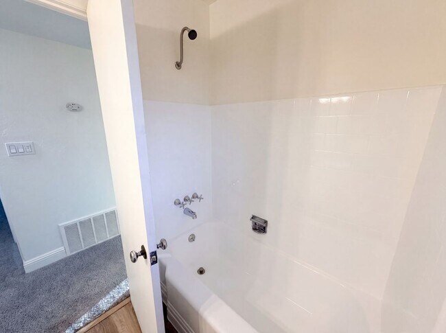 Foto del edificio - 3 Bed 2 Bath Sacramento CA $1,850