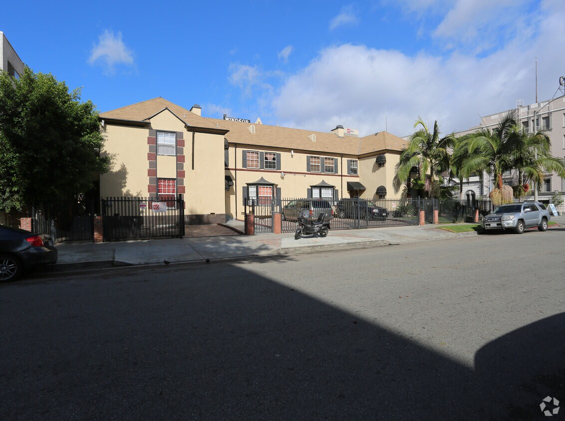 Primary Photo - 701-707 S Berendo St