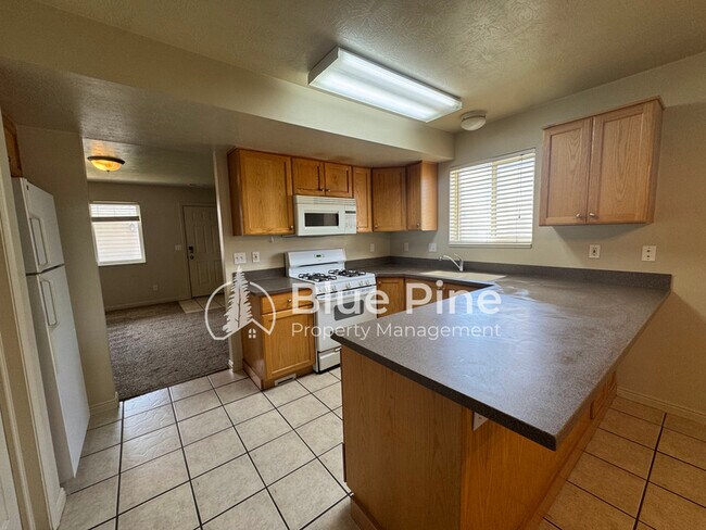Building Photo - 429 Raven Way