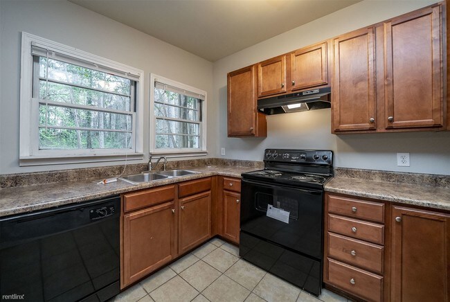 Foto del edificio - 3 br, 1 bath House - 379 Hilltop Cir