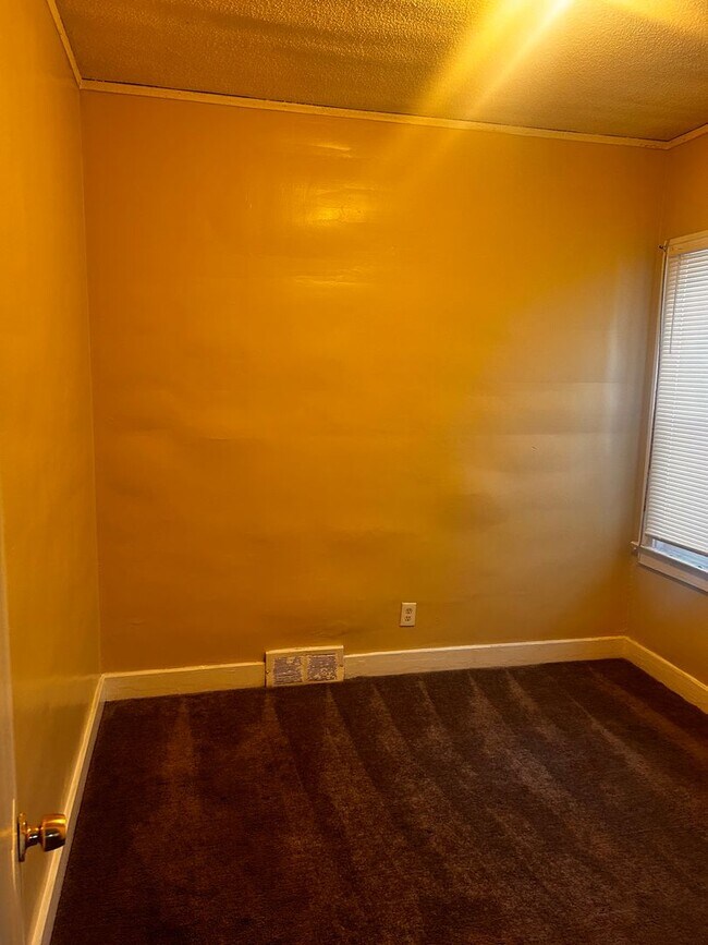 Foto del edificio - 3-bedroom located on Detroit's East side!