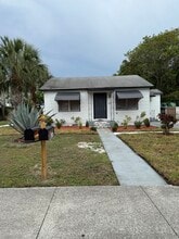 Building Photo - 626 37th St