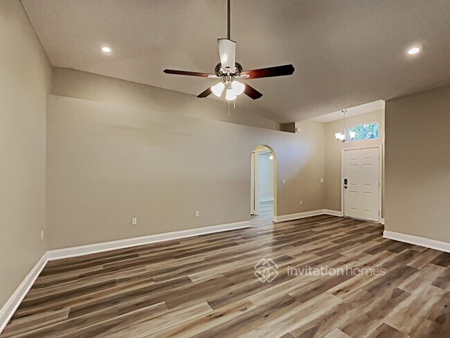 Building Photo - 134 Monterey Oaks Dr