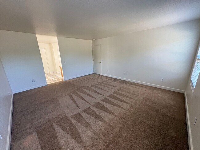 Foto del edificio - 722 W James Ave