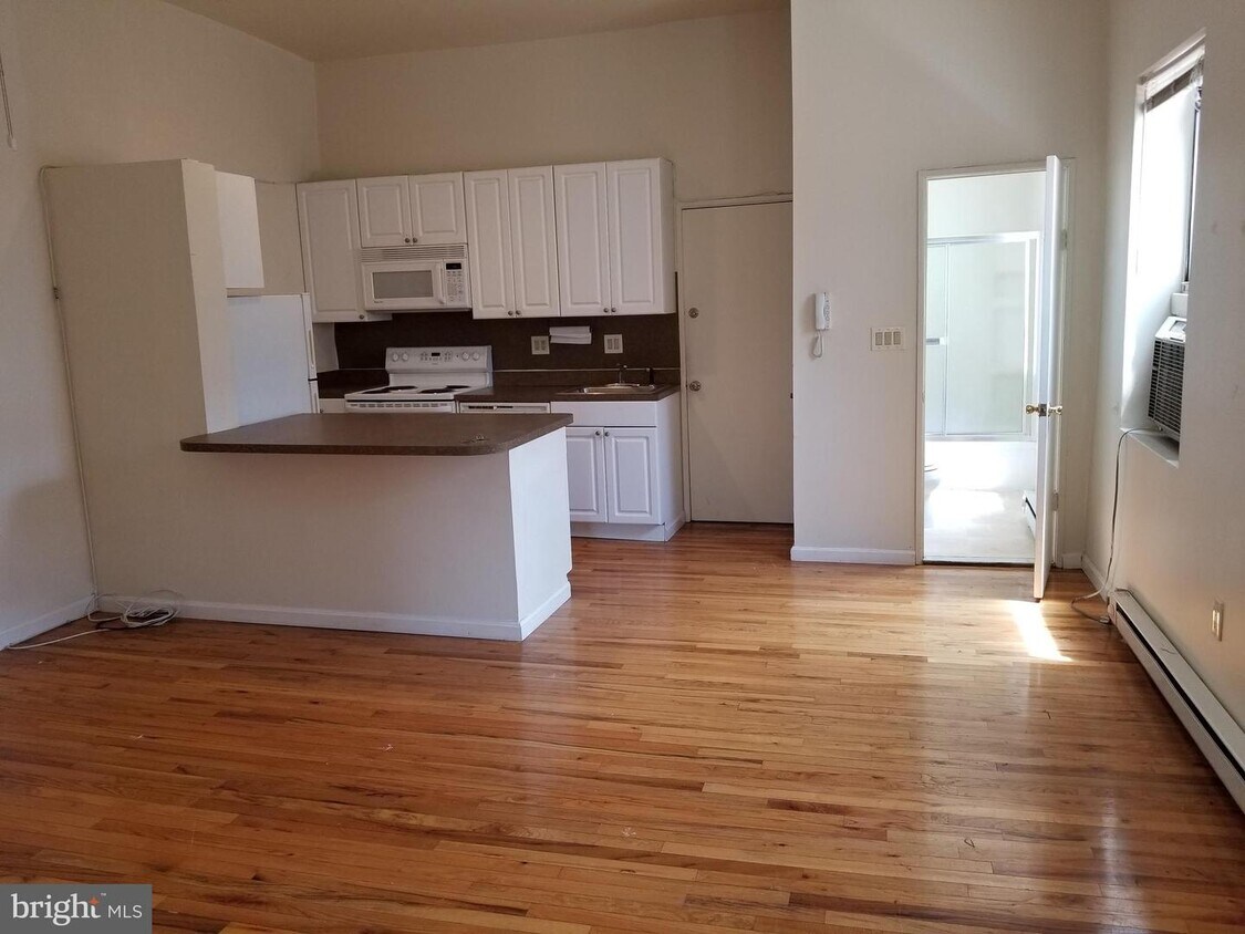 Primary Photo - 407 S 10th St