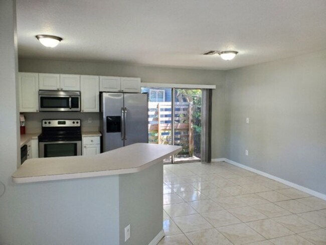 Foto del edificio - Move in Ready! Modern 3-Bedroom 2-bath Hom...