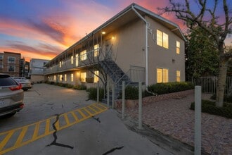 Building Photo - 2425 S Ridgeley Dr