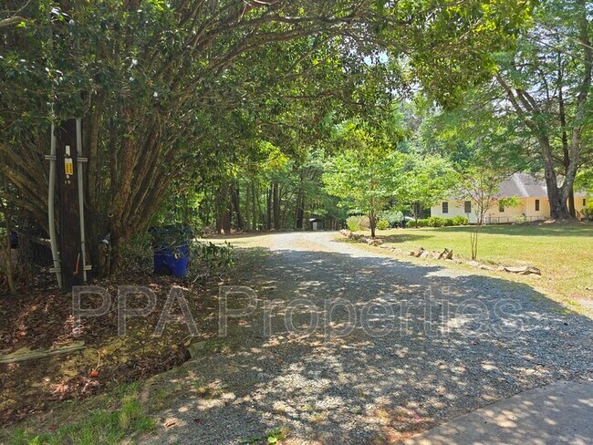 Foto del edificio - 7122 Ramblewood Dr