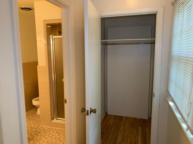 Foto del edificio - One Bedroom unit, 2 blocks from Franklin St.