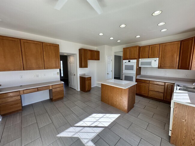 Building Photo - 3720 Birdie Ct