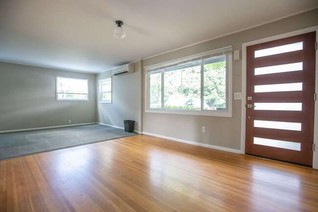 Foto del edificio - ** 2 Bedroom SE Portland Home Available No...