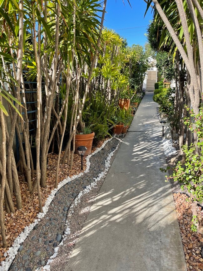 Building Photo - 1632 Stoner Ave