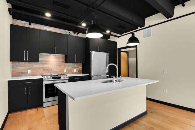 Building Photo - 20 Boulder Cres St