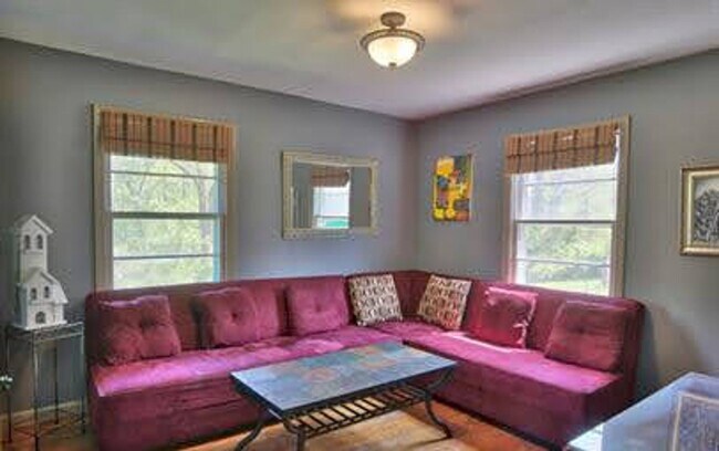 Building Photo - 4 Bedroom Home in Lynchburg