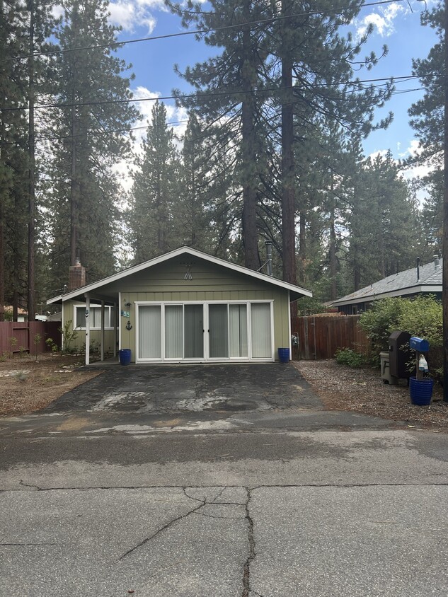 Foto principal - 846 Stanford Ave