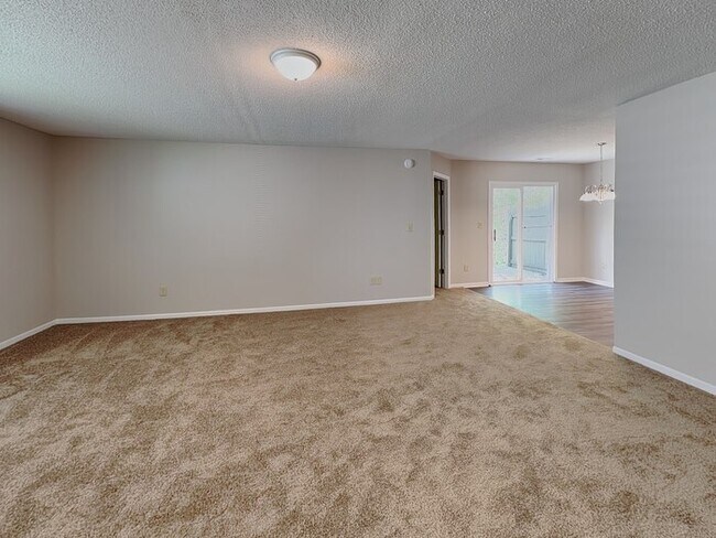 Building Photo - 4440 Riverbrook Ln