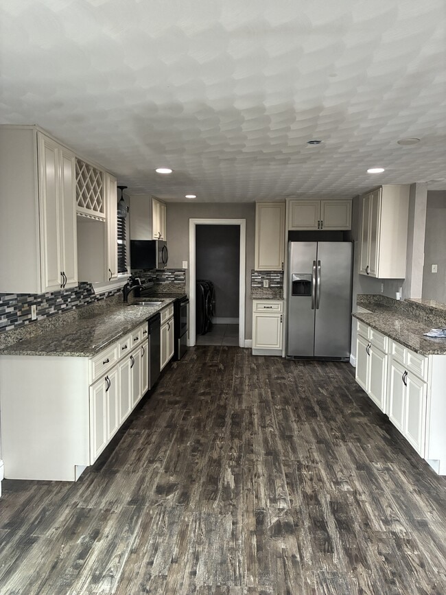 Building Photo - 2808 Beachmont Ave