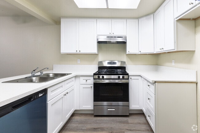 1HAB. 1BA - 600SF - Cocina - Belcourt Seniors Apartments 55+