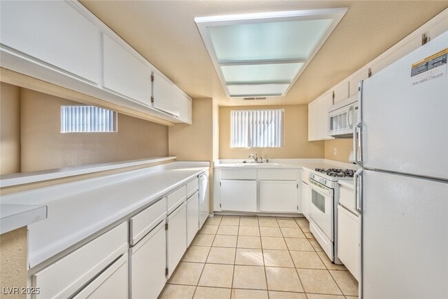Foto del edificio - 2839 Blue Bonnet Dr