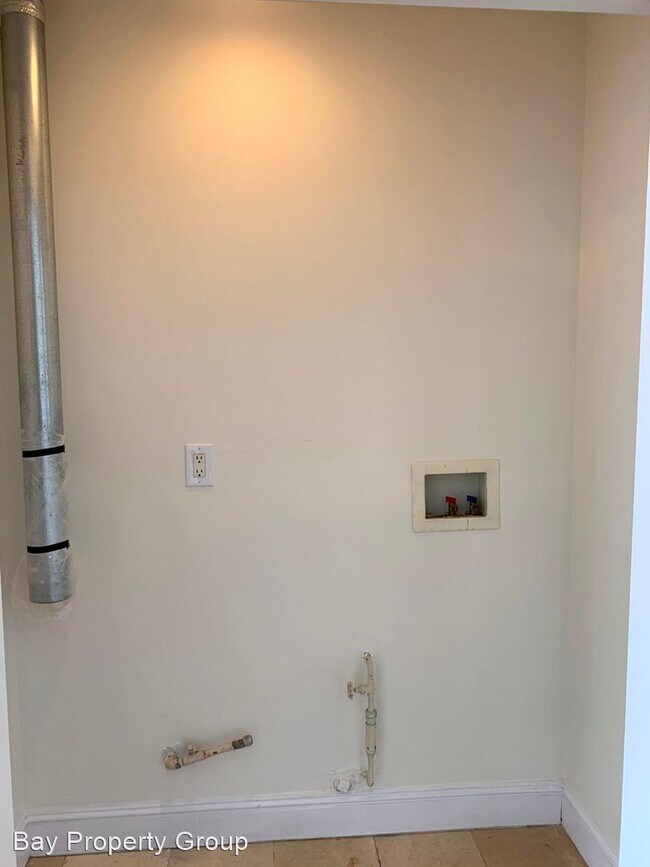 Building Photo - 4 br, 3 bath House - 1081 Le Conte Ave #7