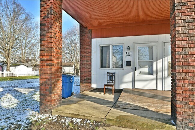 Building Photo - 401 Williams St SE