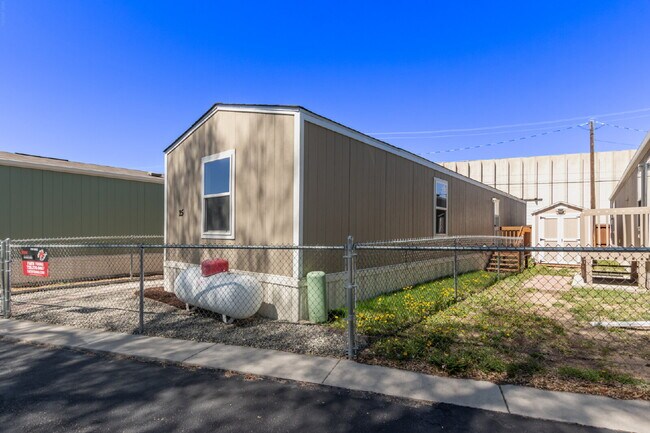 Building Photo - 2 bedroom - 4th st