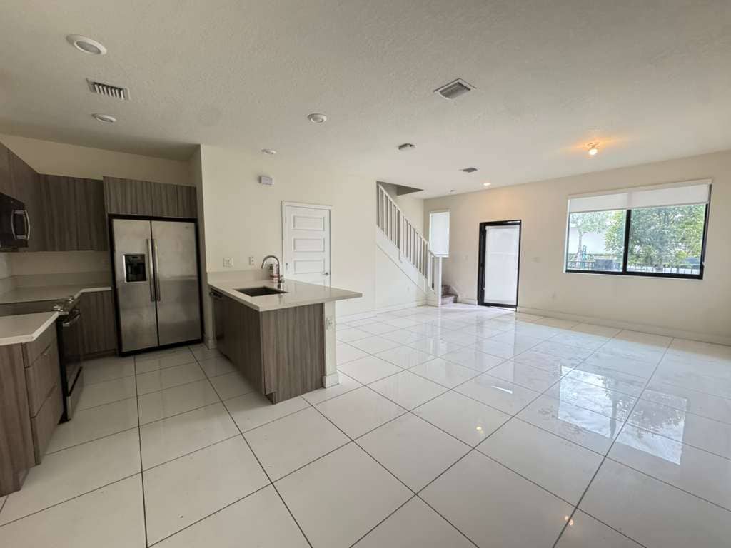 Photo - 8311 NW 49th St (Doral, FL)
