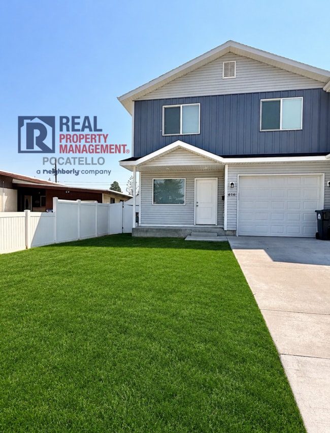 Foto del edificio - 3 bed 2.5 bath twinhome - 1 car garage