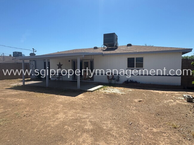 Foto del edificio - 2202 W Palmaire Ave