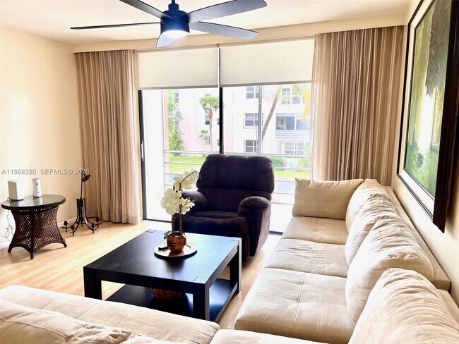 Foto del edificio - 2841 Somerset Dr