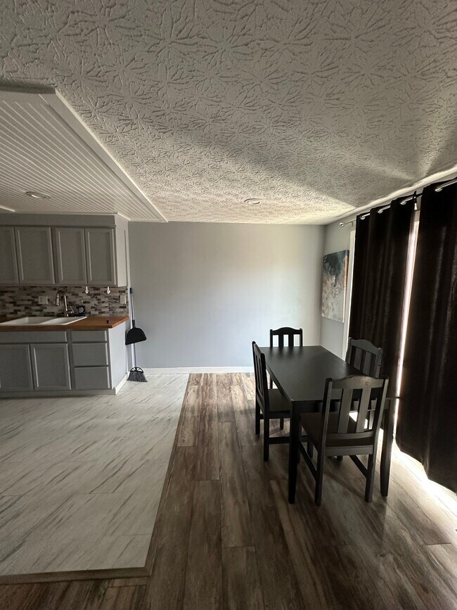 Building Photo - 2466 Nassau Dr