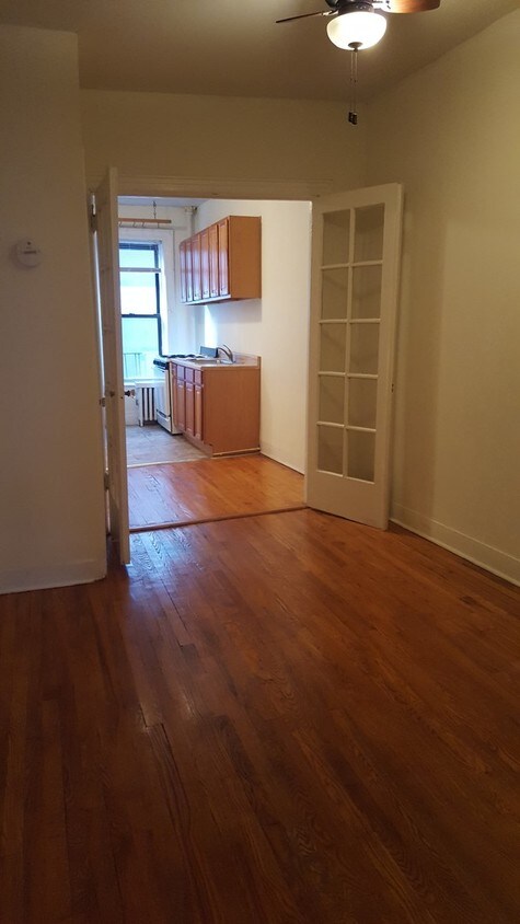 Primary Photo - 1667 York Ave