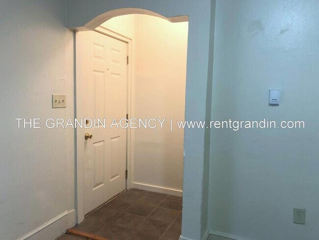 Foto del edificio - 922 12th St SE