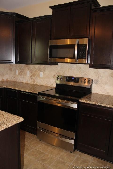 Foto del edificio - 828 Ronald Reagan Drive