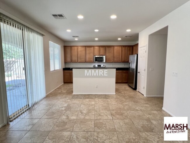 Building Photo - Two story 5 bedroom home in beautiful Layt...