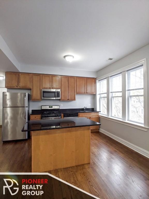 Foto del edificio - 3 bedroom in CHICAGO IL 60626