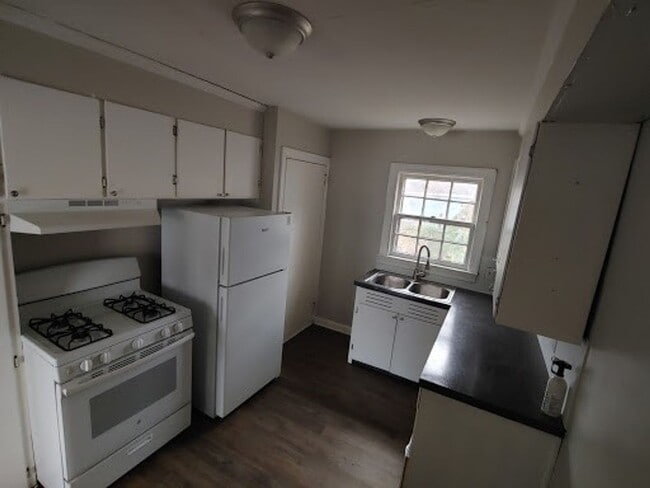 Foto del edificio - 2 bed/1 bath