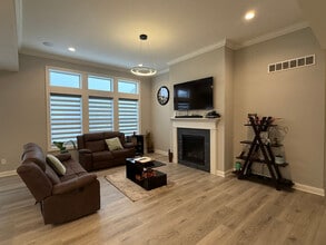 Building Photo - 391 Village Ln