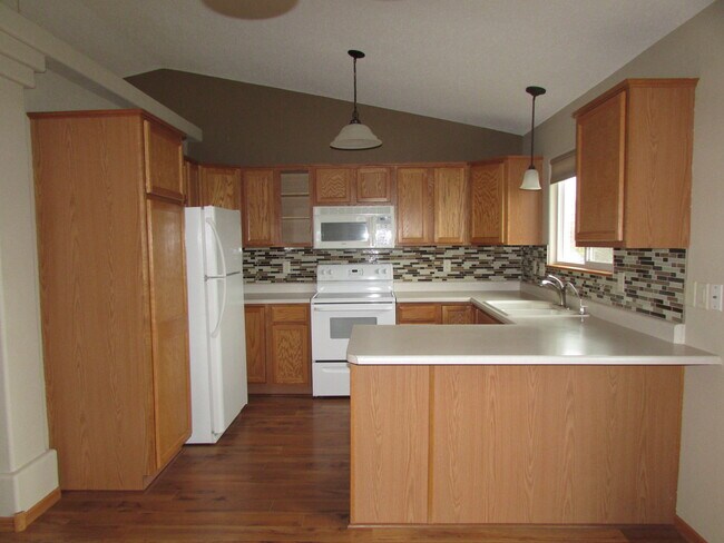 Foto del edificio - 4 BEDROOM | 3 BATH | FENCED YARD | DOUBLE ...