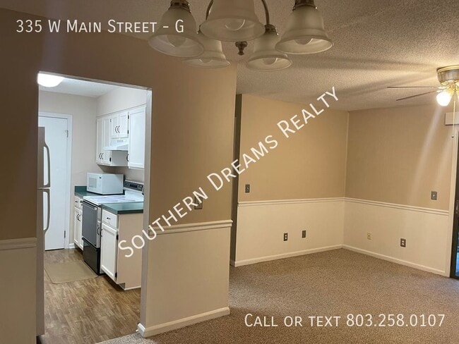 Building Photo - Prime Downtown Living - 2BR, 1BA Apartment...