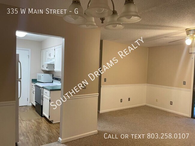 Foto del edificio - Prime Downtown Living - 2BR, 1BA Apartment...