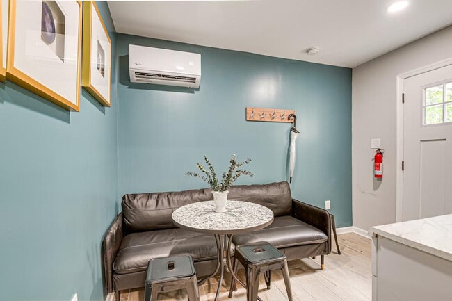 Foto del edificio - 6604 Oak St