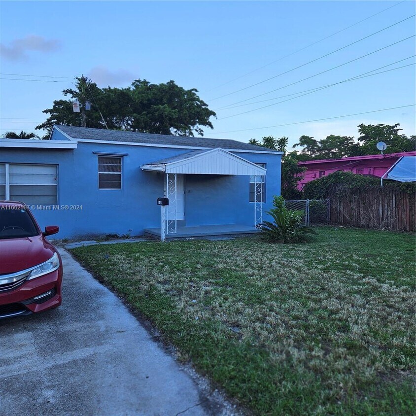 Primary Photo - 2107 Plunkett St