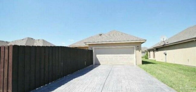 Building Photo - 2001 S Villa Real Dr
