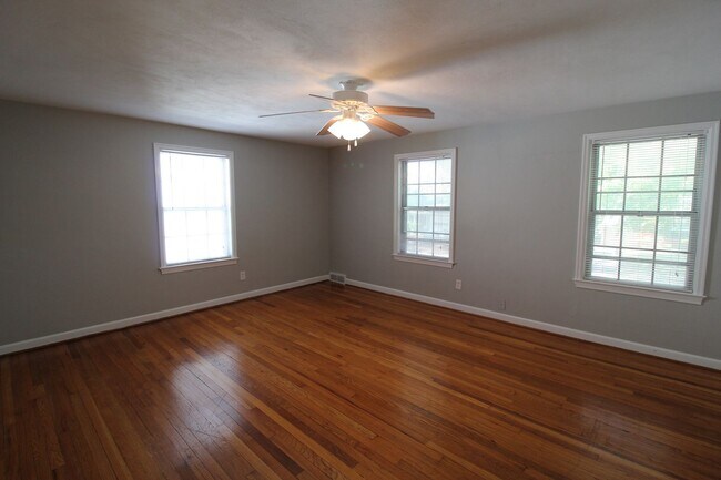 Foto del edificio - 2 Bedroom 1 Bath Duplex In The Waldo Area